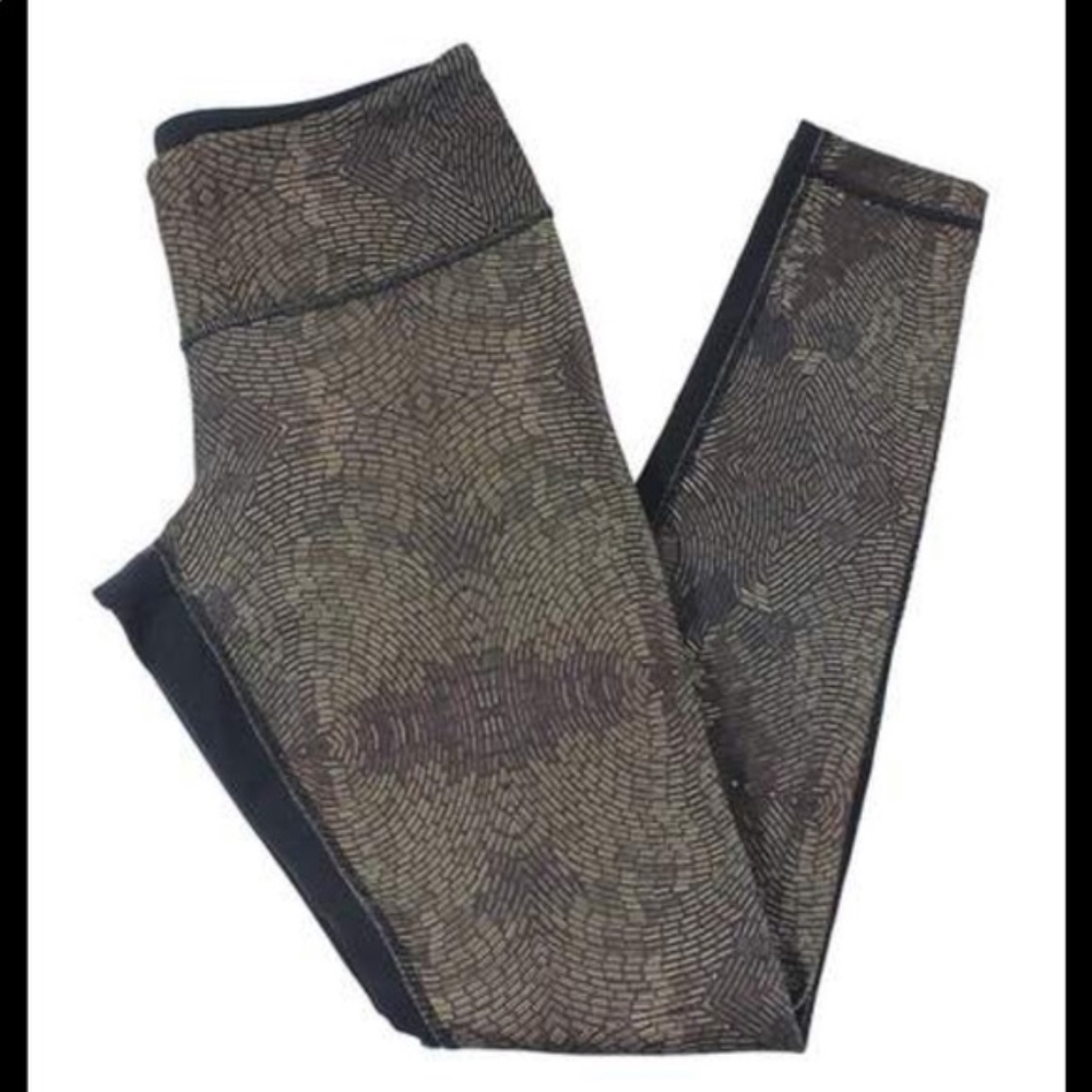 Lululemon Wunder Under 3d Print Size 4, Nwt - image 1